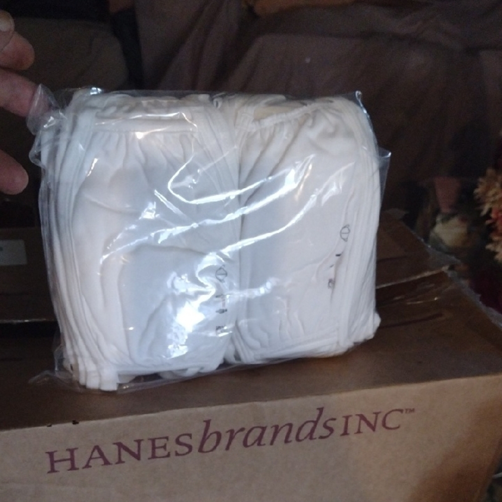 96 Hanes Soft White Masks NEW